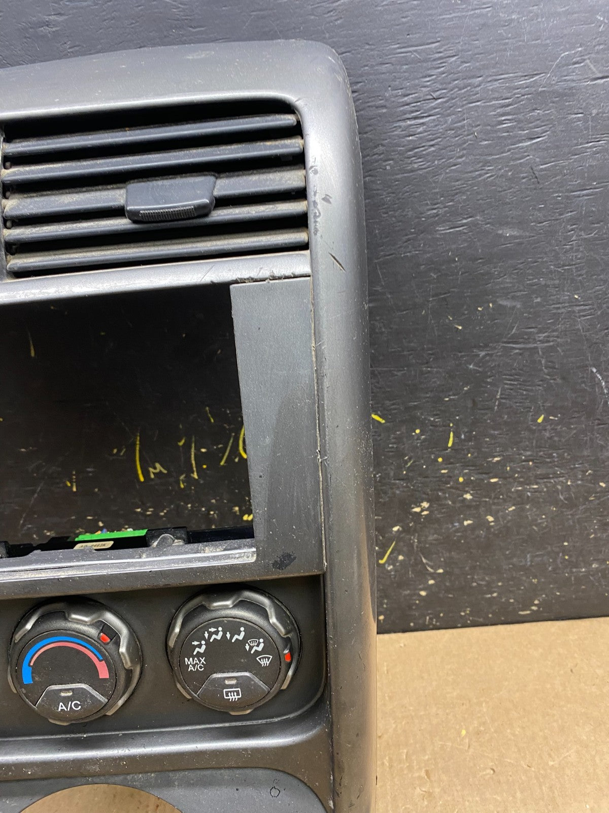2003 to 2008  Honda Element Radio Climate Control Shifter Bezel OEM Z4477 DG2