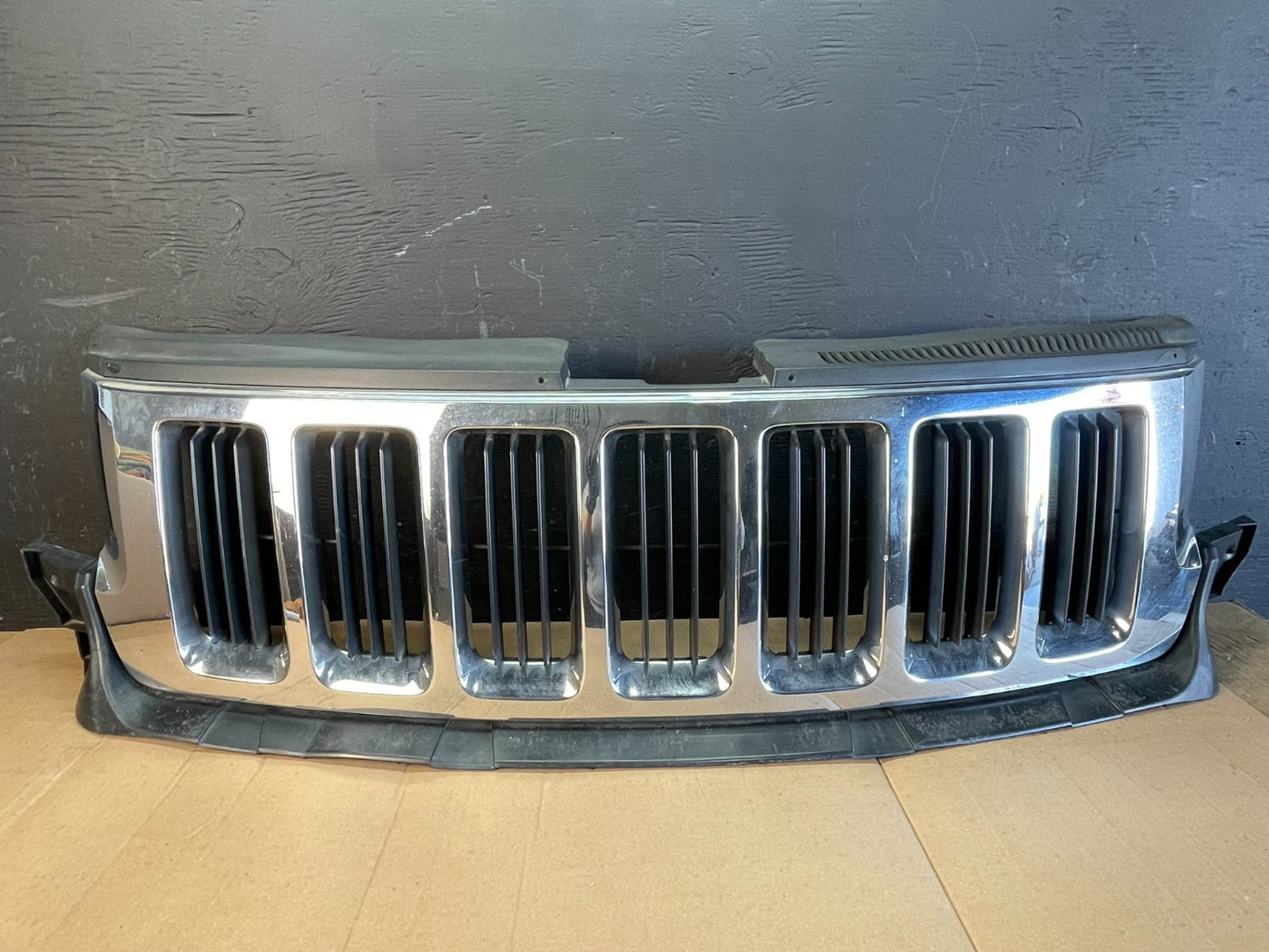 2011 to 2013 Jeep Grand Cherokee Front Upper Grill Grille OEM AC2073 DG0