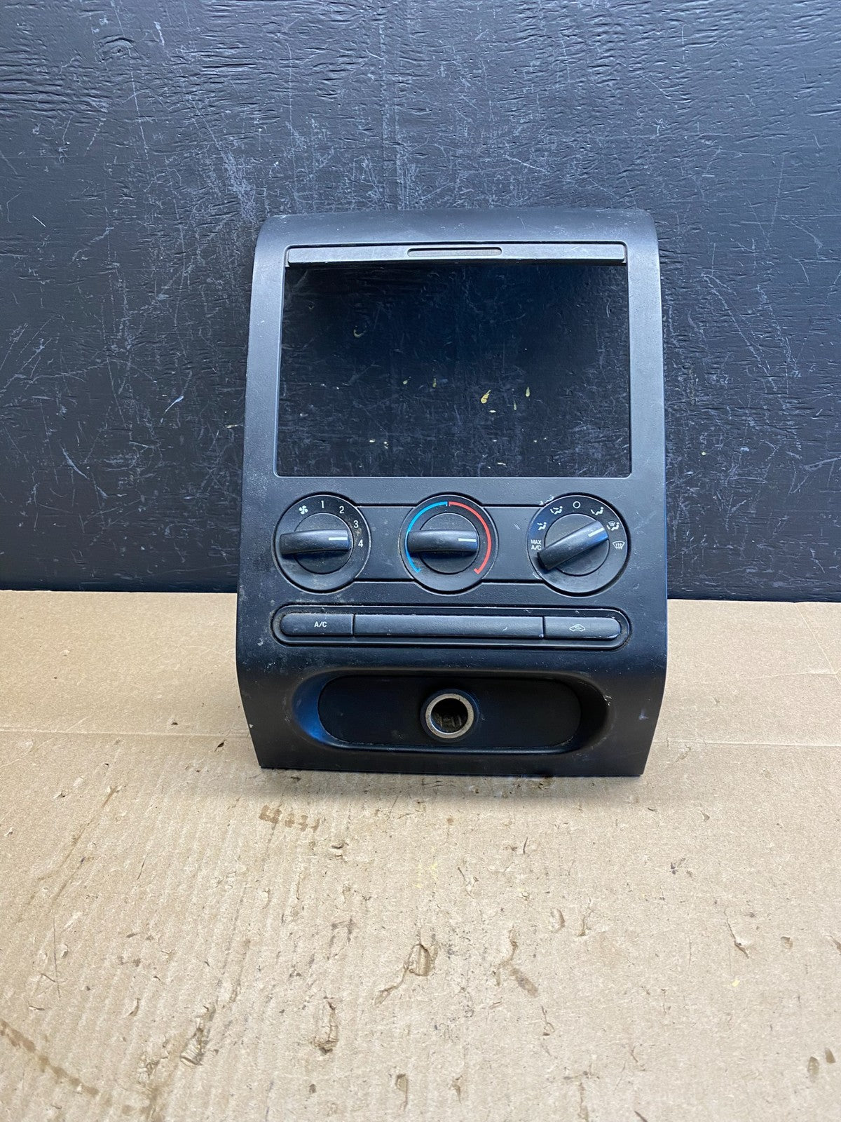 2004 to 2008 Ford F150 Radio Climate Dash Bezel Surround Black ac6823 DG0