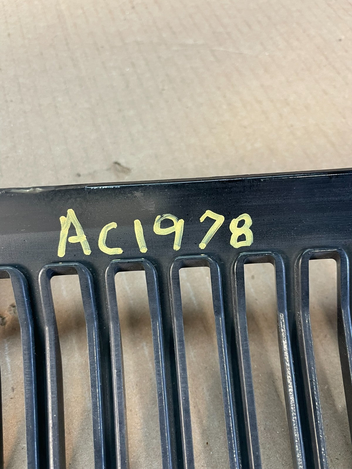 2006 2007 2008 Buick Lucerne Front Upper  Grill Grille OEM  AC1978 DG5