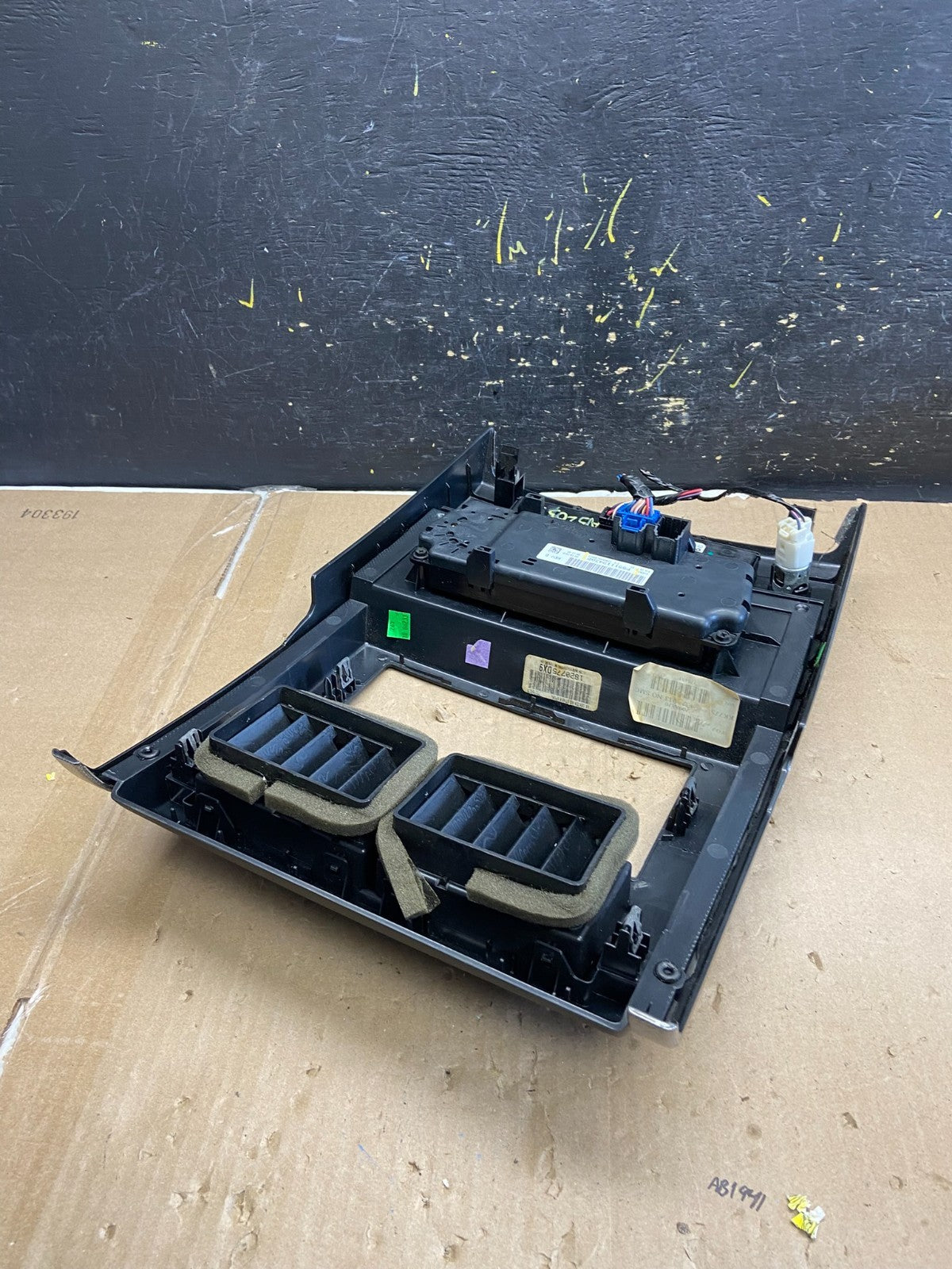 2008 to 2012 Jeep Liberty Dash Climate Temperature Control Radio Bezel AB2055 DG3