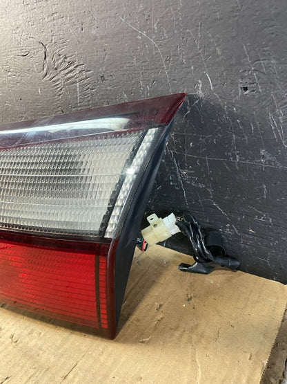 2002 - 2004 Subaru Outback Trunk Hatch Lid Tail Light Panel OEM Center AC1891 DG1
