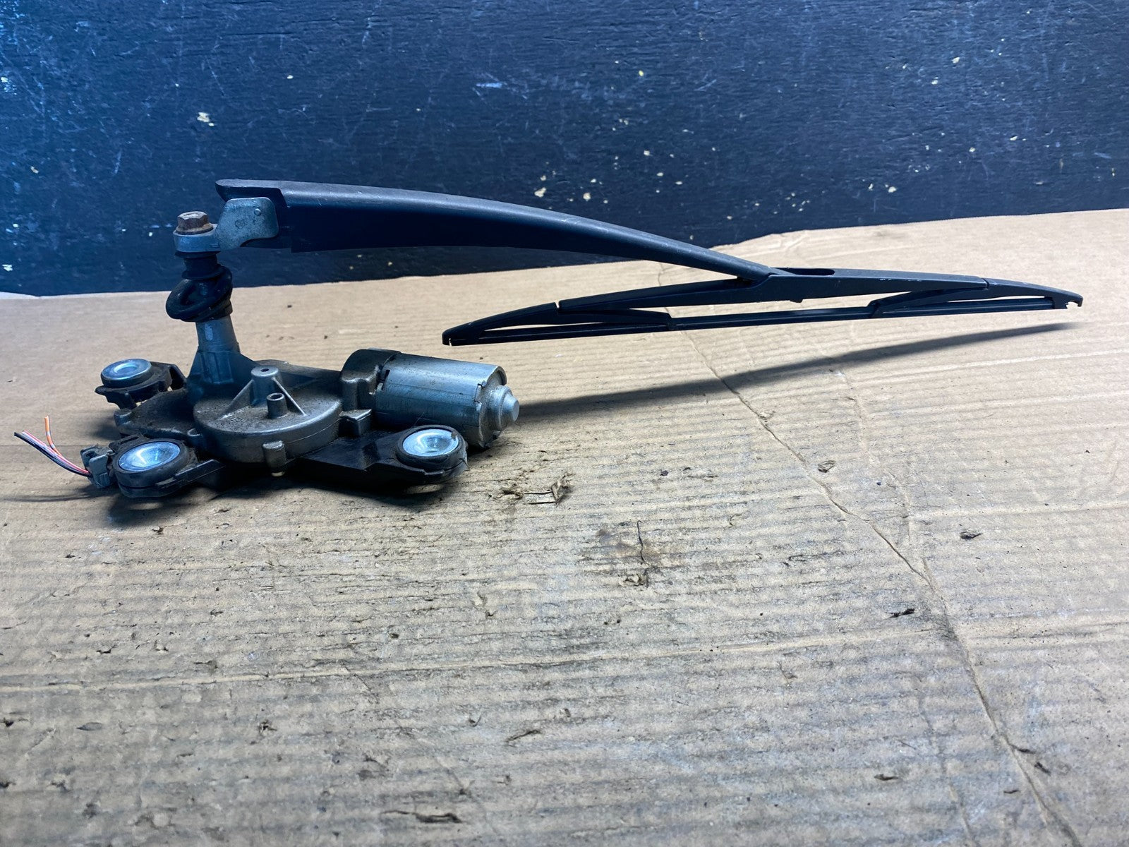 2004 to 2009 Mazda 3 Windshield Rear Wiper Motor aa5819 DG1