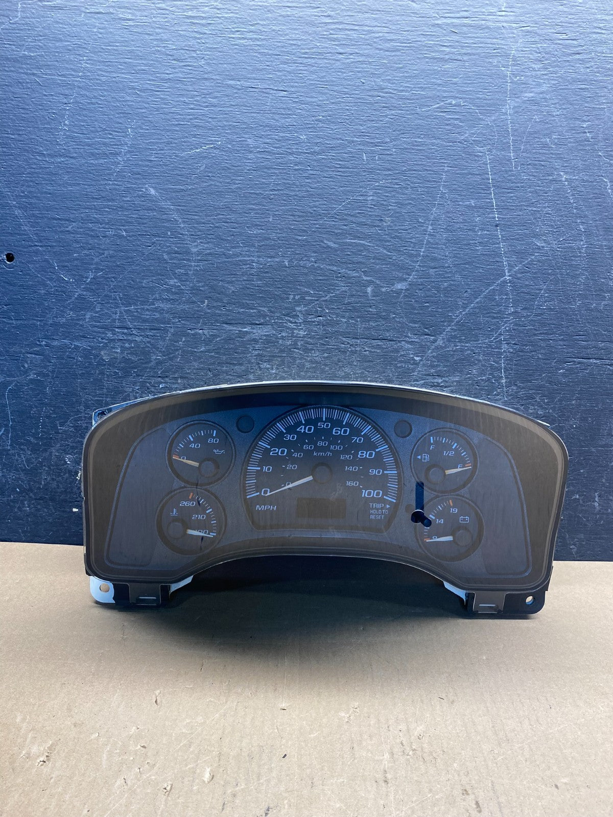 2004 to 2007 Chevrolet Express Speedometer Cluster Gauge AG18530