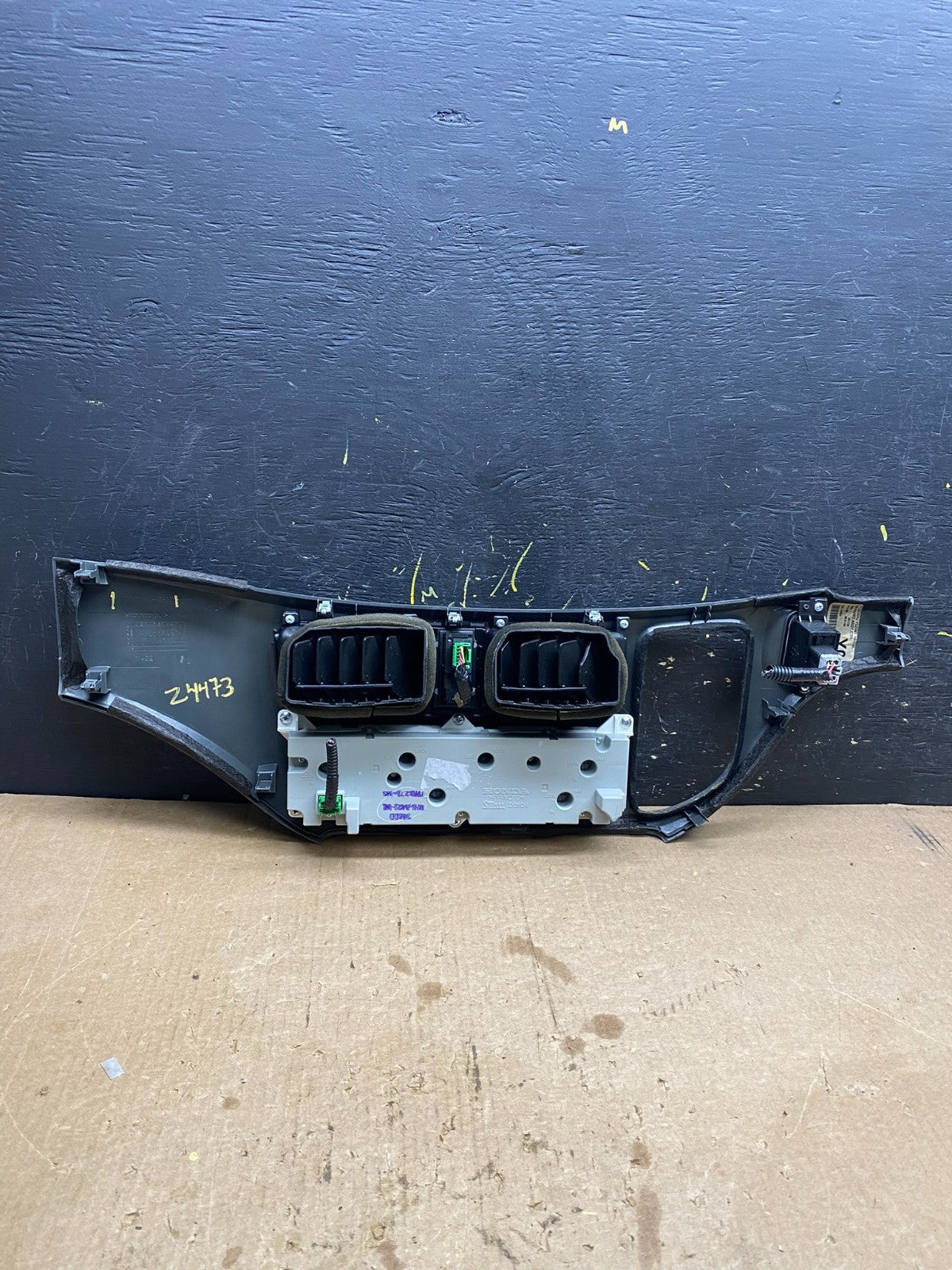 2005 to 2010 Honda Odyssey  Radio Climate Control Dash Trim Bezel Z4473 DG3