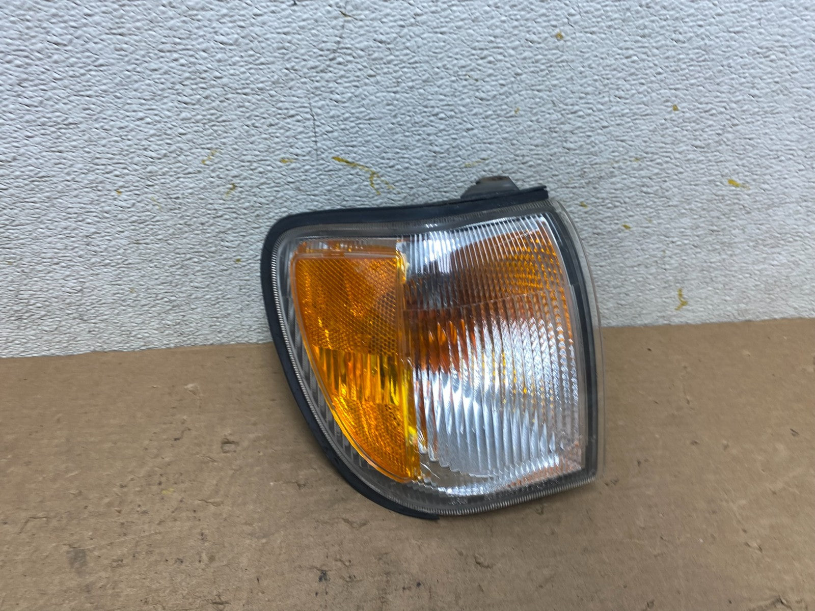 1999 to 2004 Nissan Pathfinder Passenger Corner Park Light Turn Signal P1448 DW0