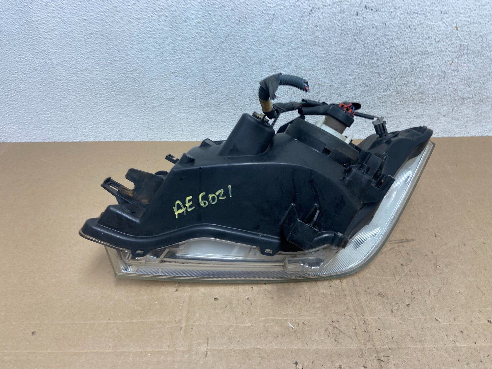 2008 to 2012 Nissan Pathfinder Halogen Headlight Right Passenger AE6021 DW7