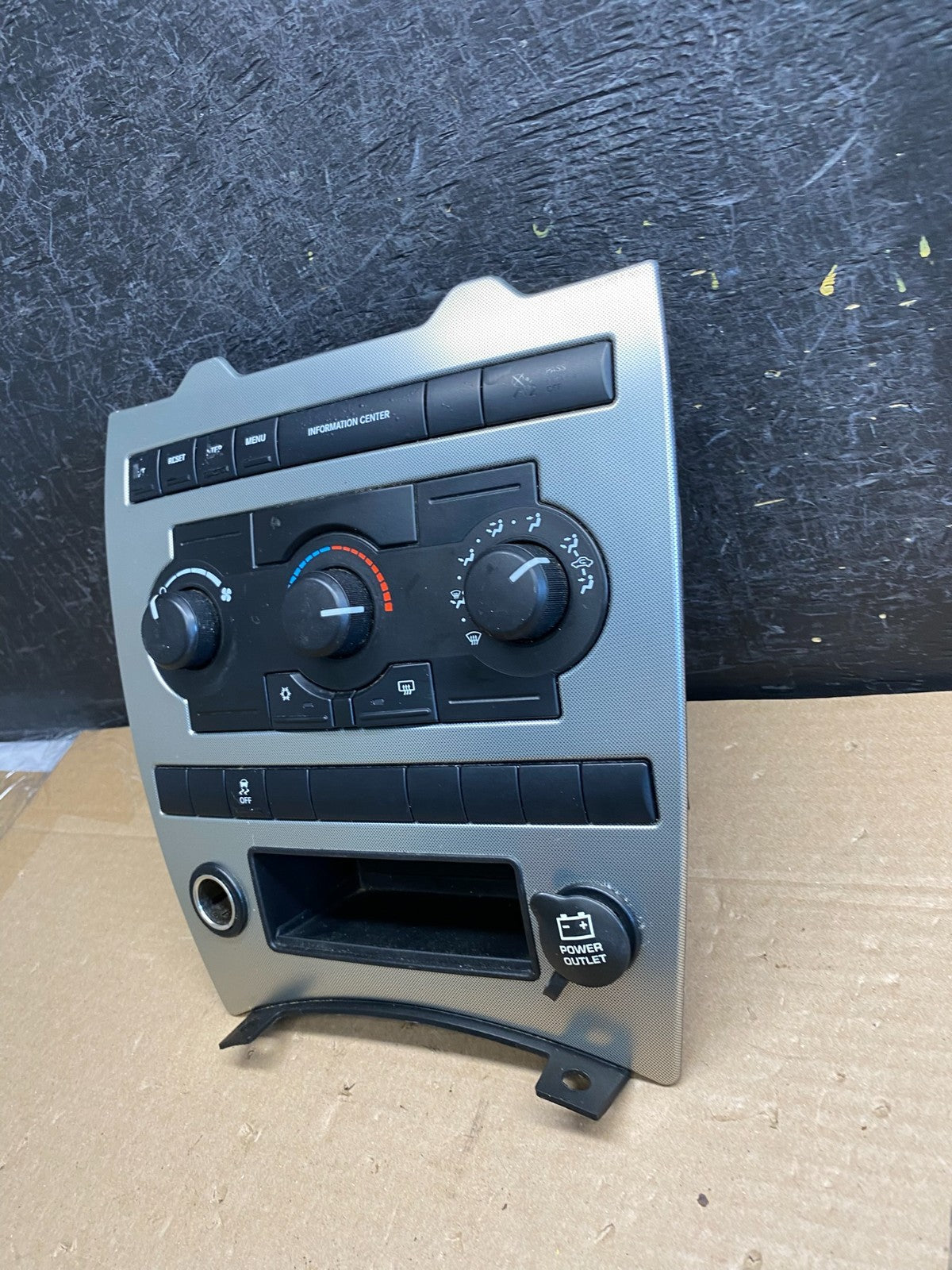 2005 2006 2007 Jeep Commander Grand Cherokee A/C Climate Control Bezel T1818 DG2