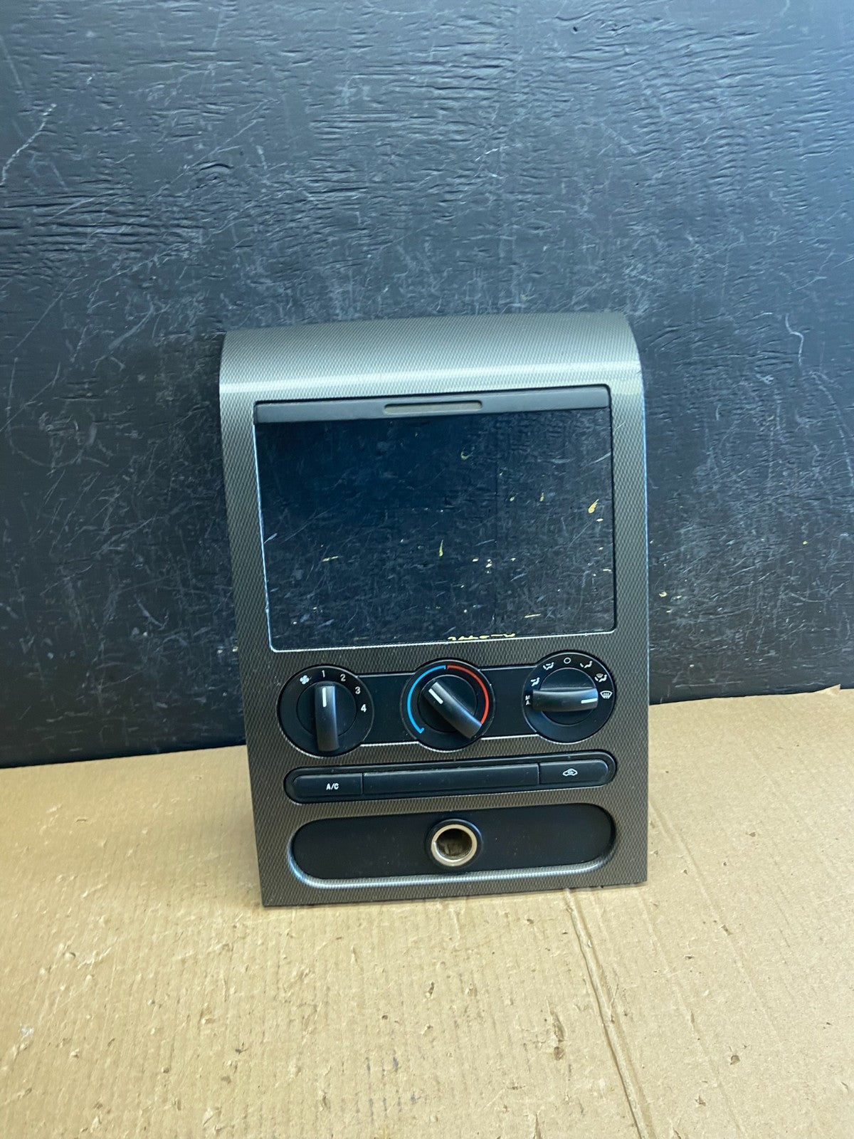 2004 to 2008 Ford F150 Radio Climate Dash Bezel Surround Black ae3996 DG0