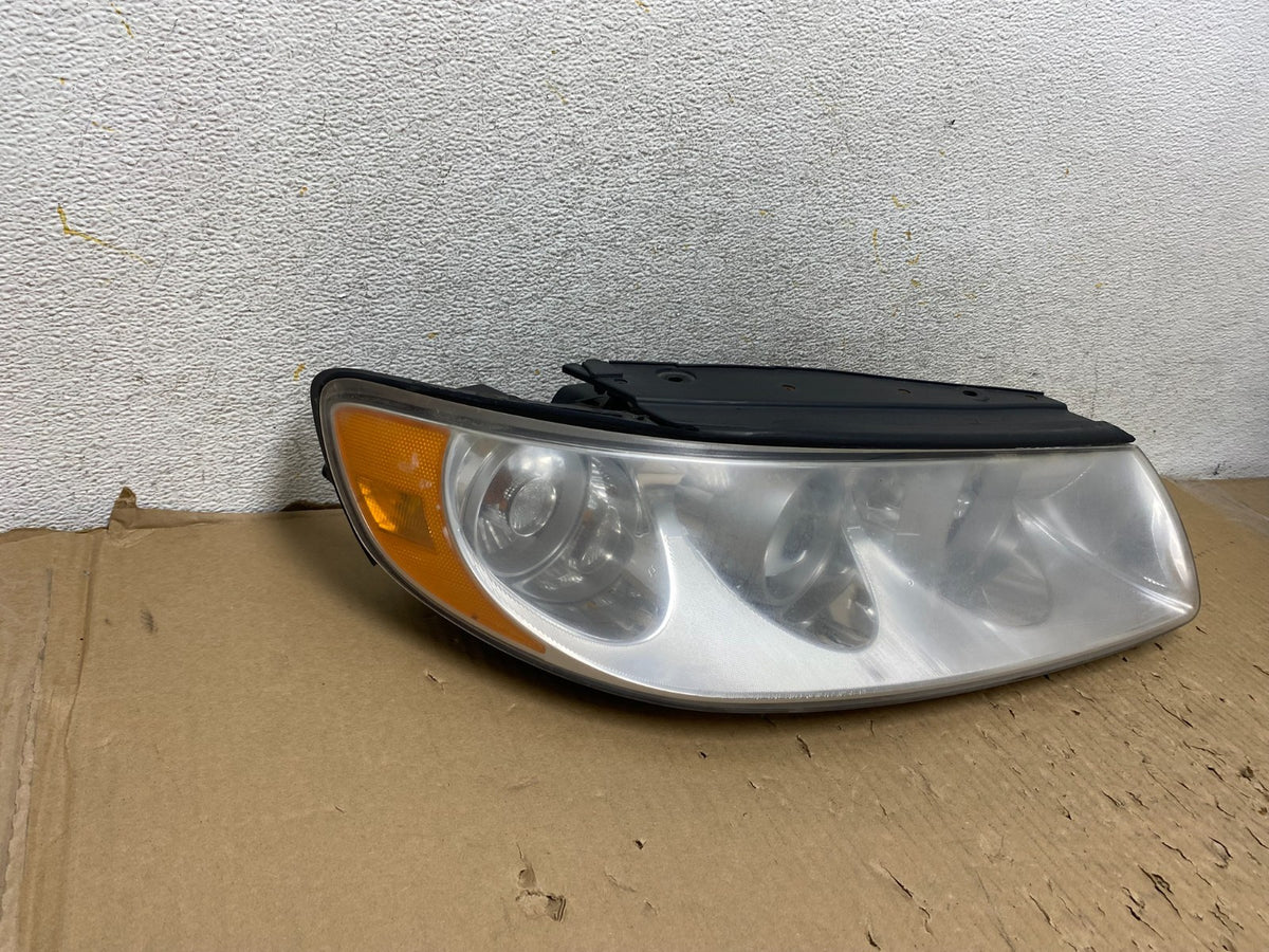 2006 to 2010 Hyundai Azera Right Passenger Side Halogen Headlight AH2832 DW1