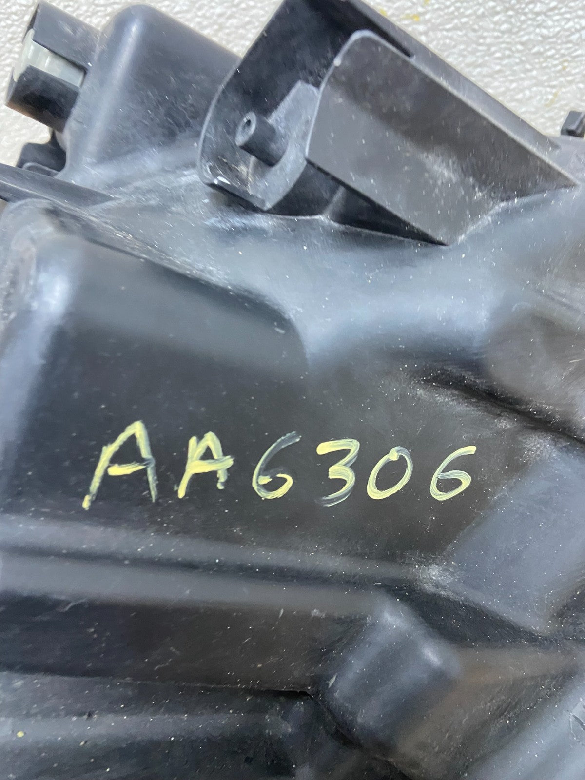 2004 - 2008 Mitsubishi Endeavor Headlight Left Driver Lh Side AA6306 DW10