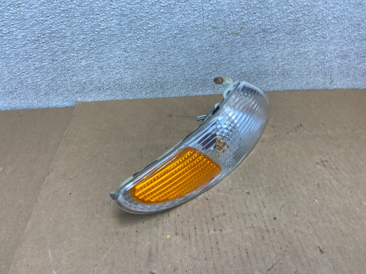 1999-2001 Toyota Solara Right Passenger RH Front Turn Park Signal Z6739 DW2
