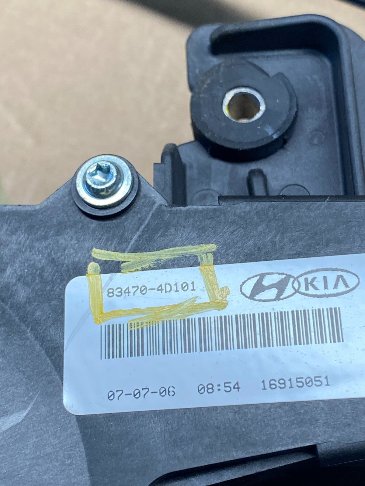 2007-2014 Kia Sedona Left Electric Power Sliding Door Motor Regulator P3588 DG6
