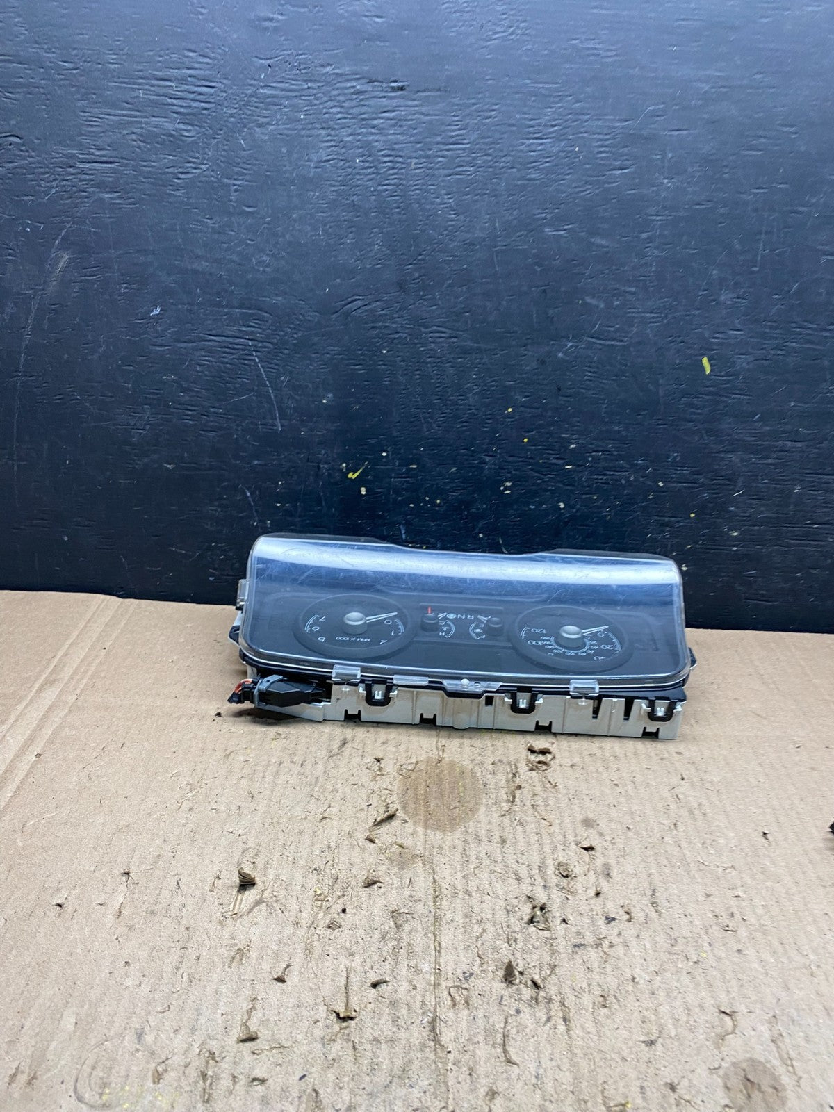 2009 to 2011 Lincoln Town Car Speedometer Cluster Gauge u4971 DG3