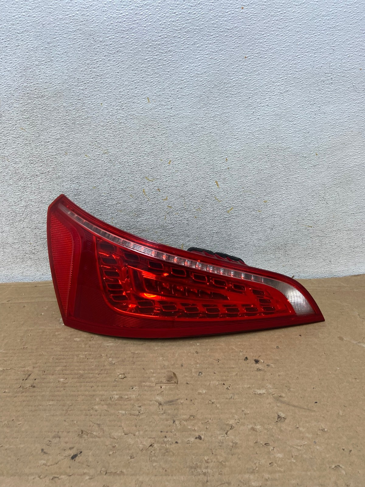 2009 to 2012 Audi Q5 Left Driver LH Side Tail light AH8931 LK0