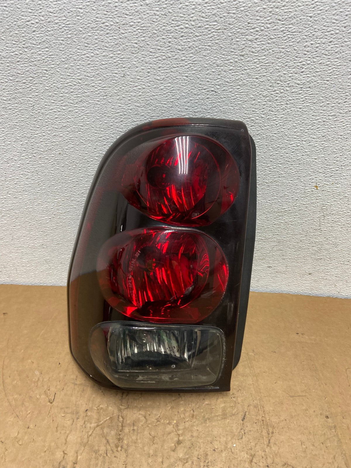 2002 to 2009 Chevrolet Trailblazer Left Driver LH Side Tail Light AD0541 LK0
