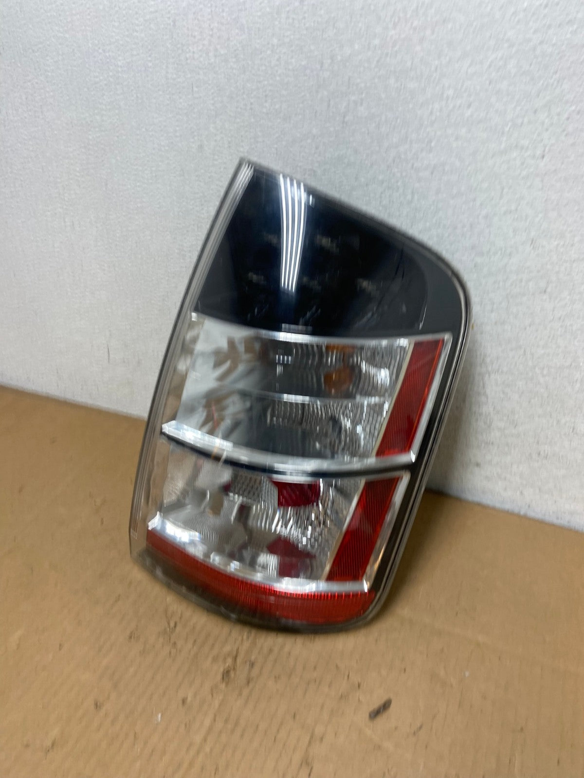 2004 - 2005 Toyota Prius Right Passenger Side Rh Tail Light AD0921 LK1