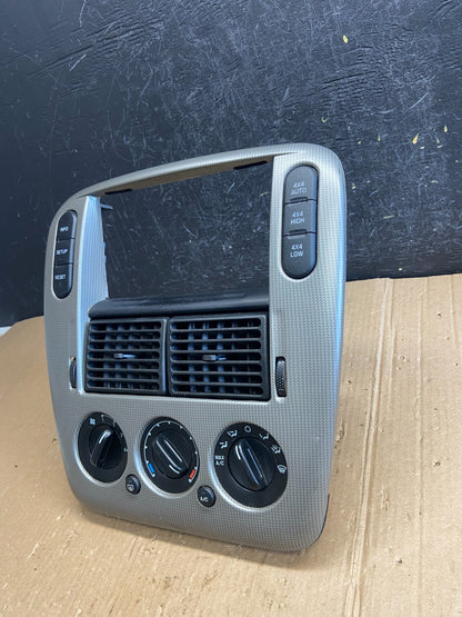 2002 to 2005 Ford Explorer Radio Dash Bezel Climate Control Air Vent ae3928 DG1
