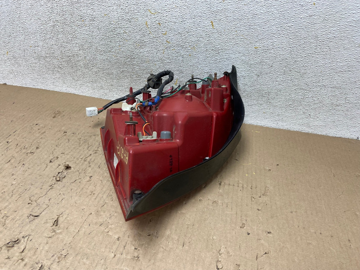 2004 2005 2006 Hyundai Elantra Sedan Right Passenger Tail Light AH6017 LK4