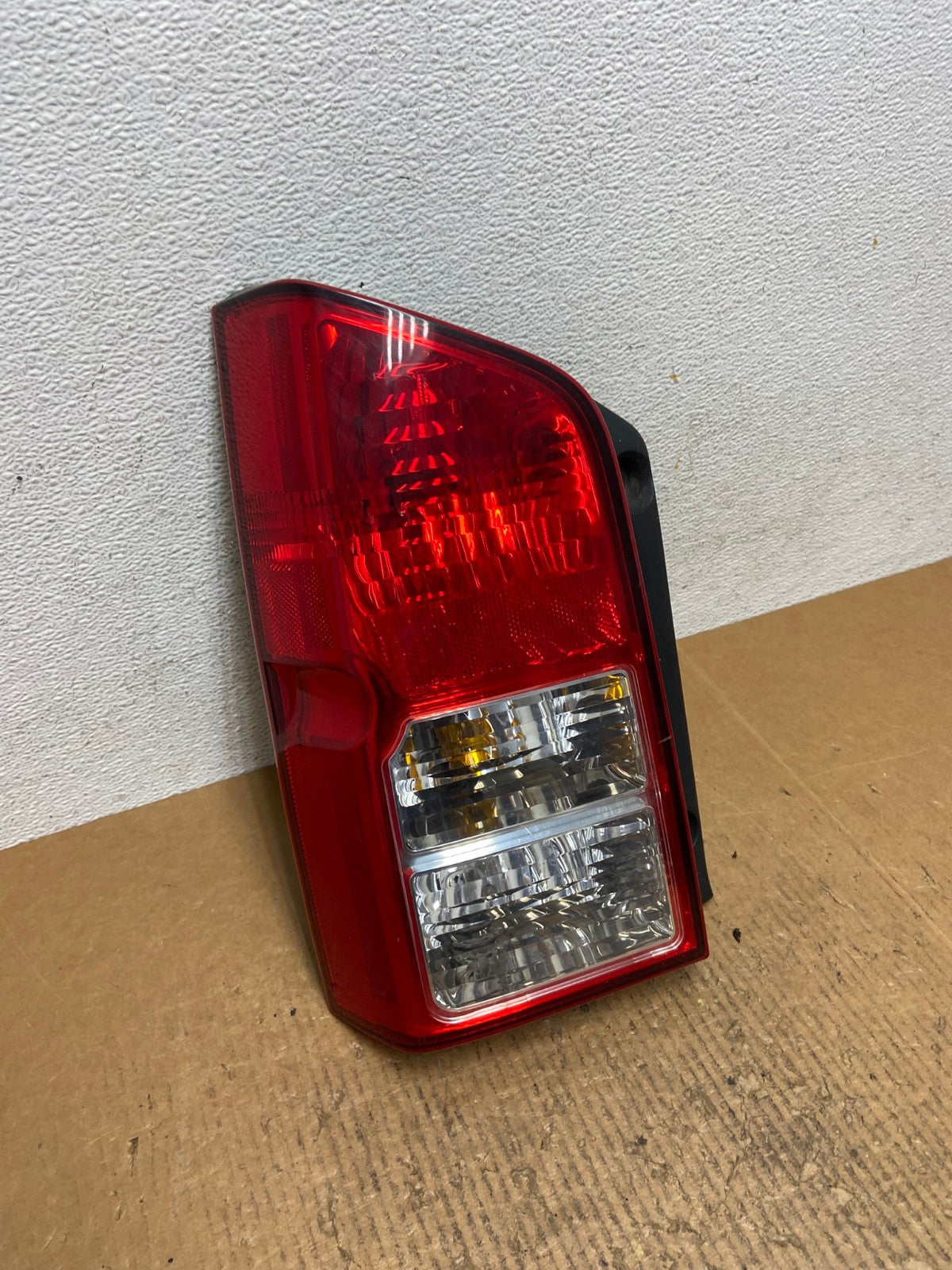 2005 to 2012 Nissan Pathfinder Tail light Left Driver Lh Side AE1574 LK2