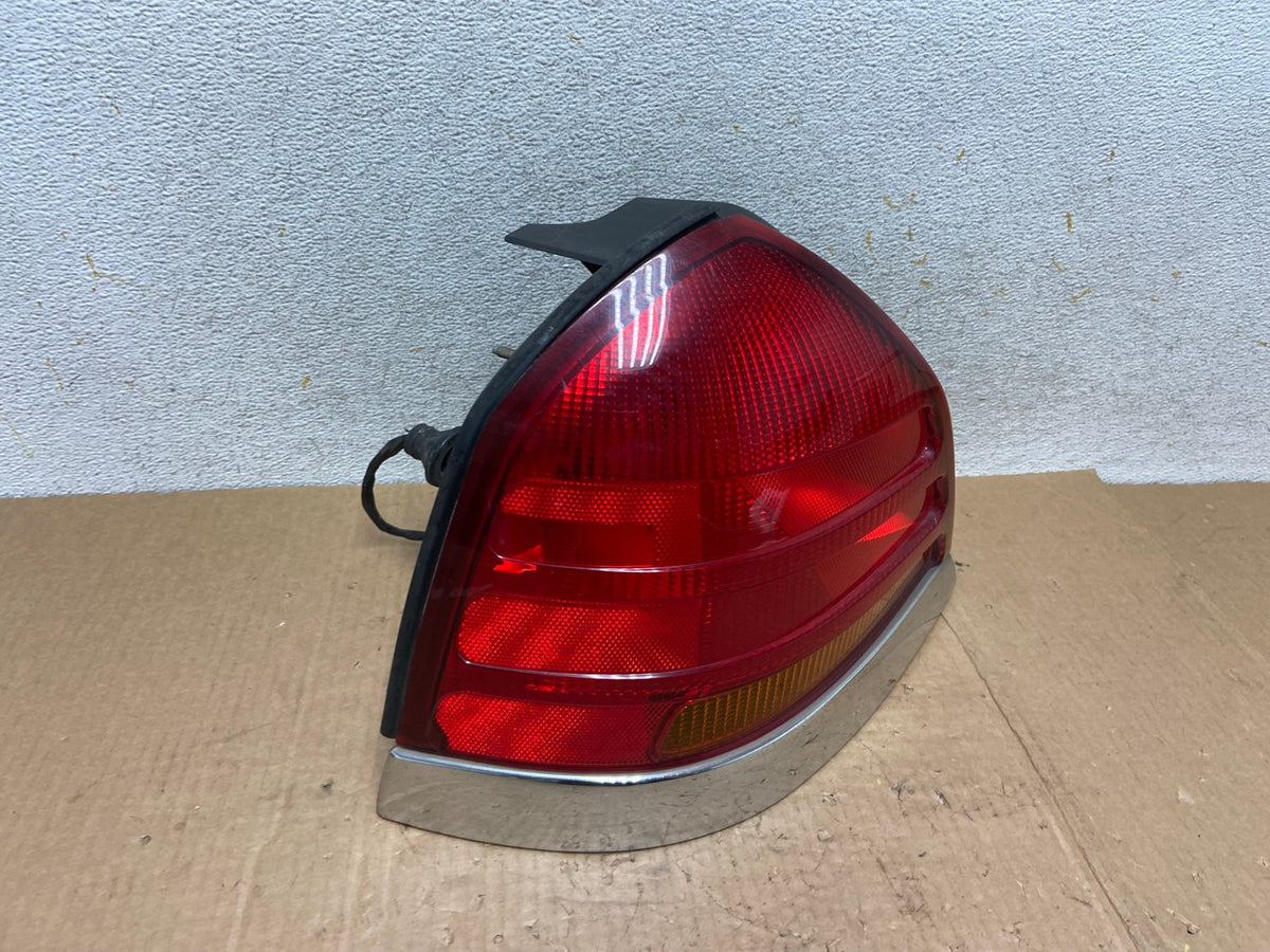 1998-2003 Ford Crown Victoria Left Driver Lh Side Tail Light AI5581 LK2