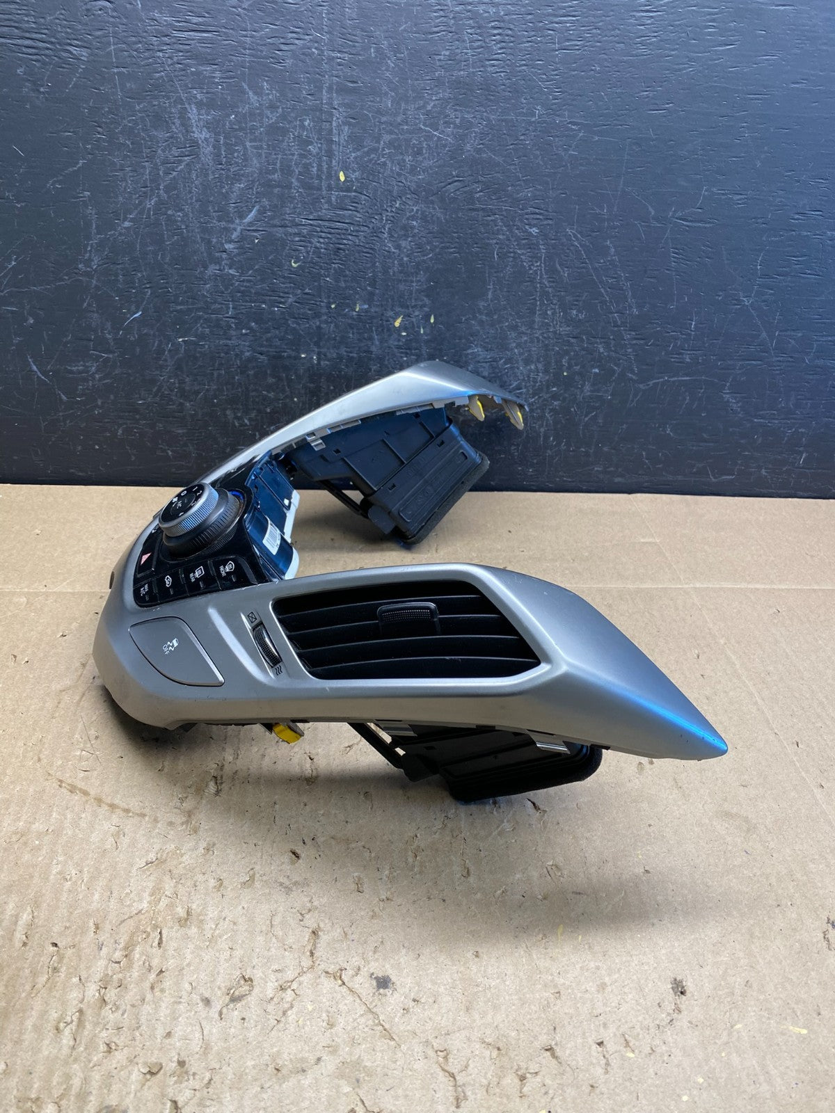 2012 - 2015 Hyundai Veloster Climate Control Panel Trim Air Vents ac9205 DG2