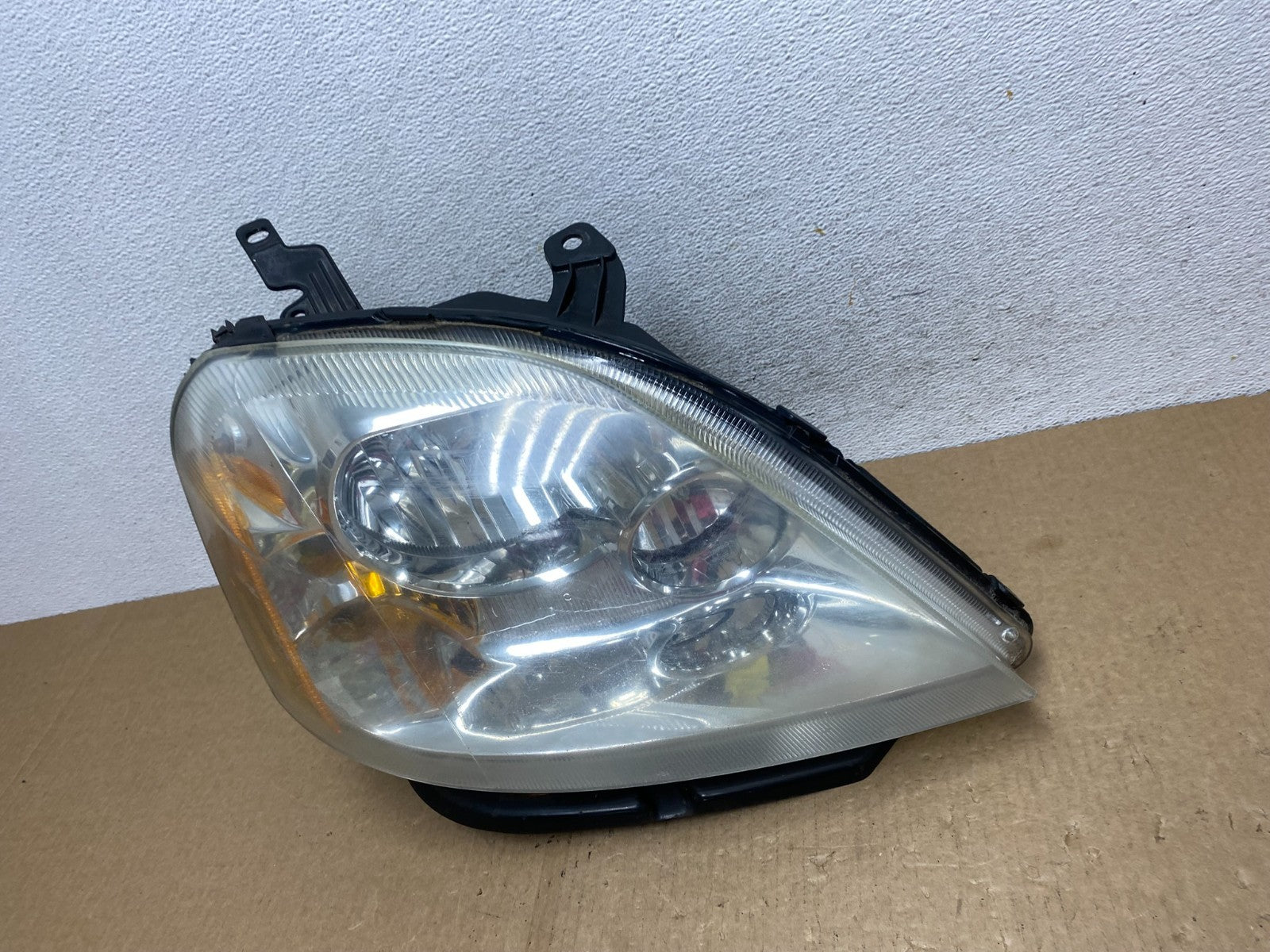 2005 to 2007 Ford Five Hundred Halogen Right Passenger Side Headlight AF9668 DW1