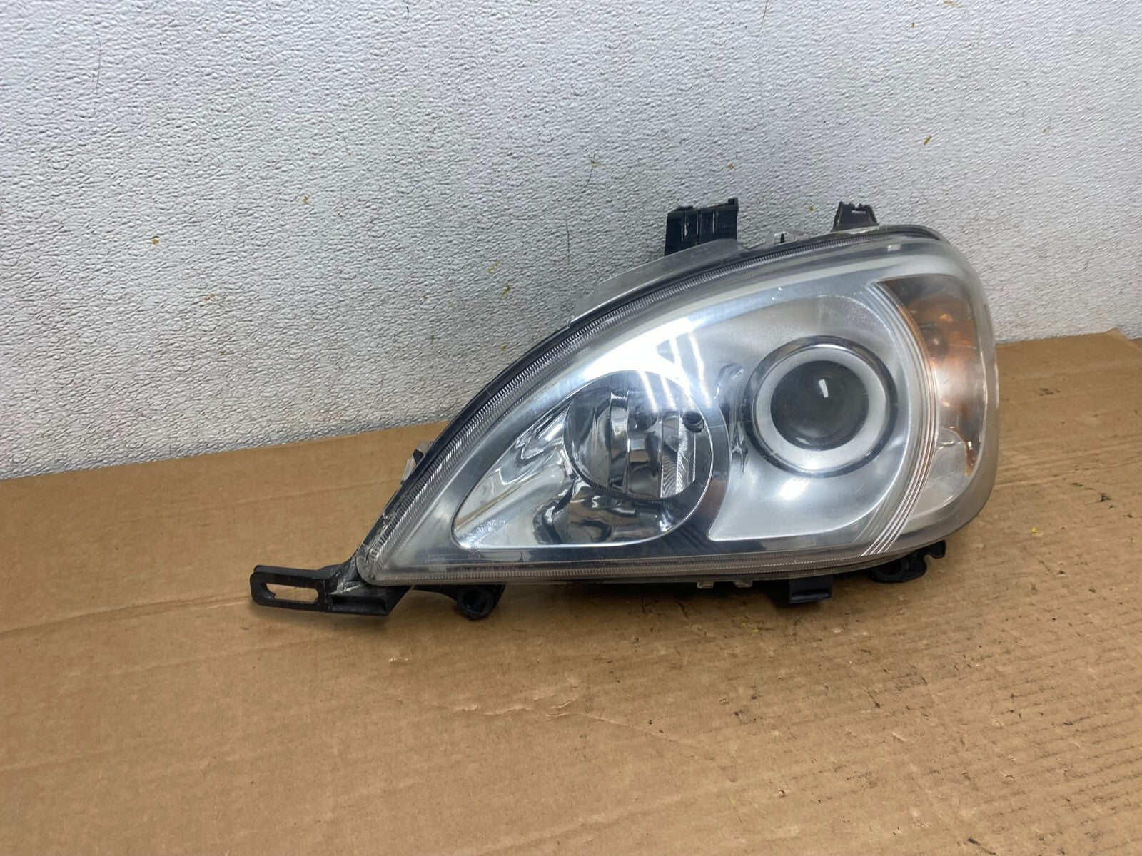 2002 - 2005 Mercedes ML ML350 ML500 Left Driver LH Halogen Headlight M6983 DW2