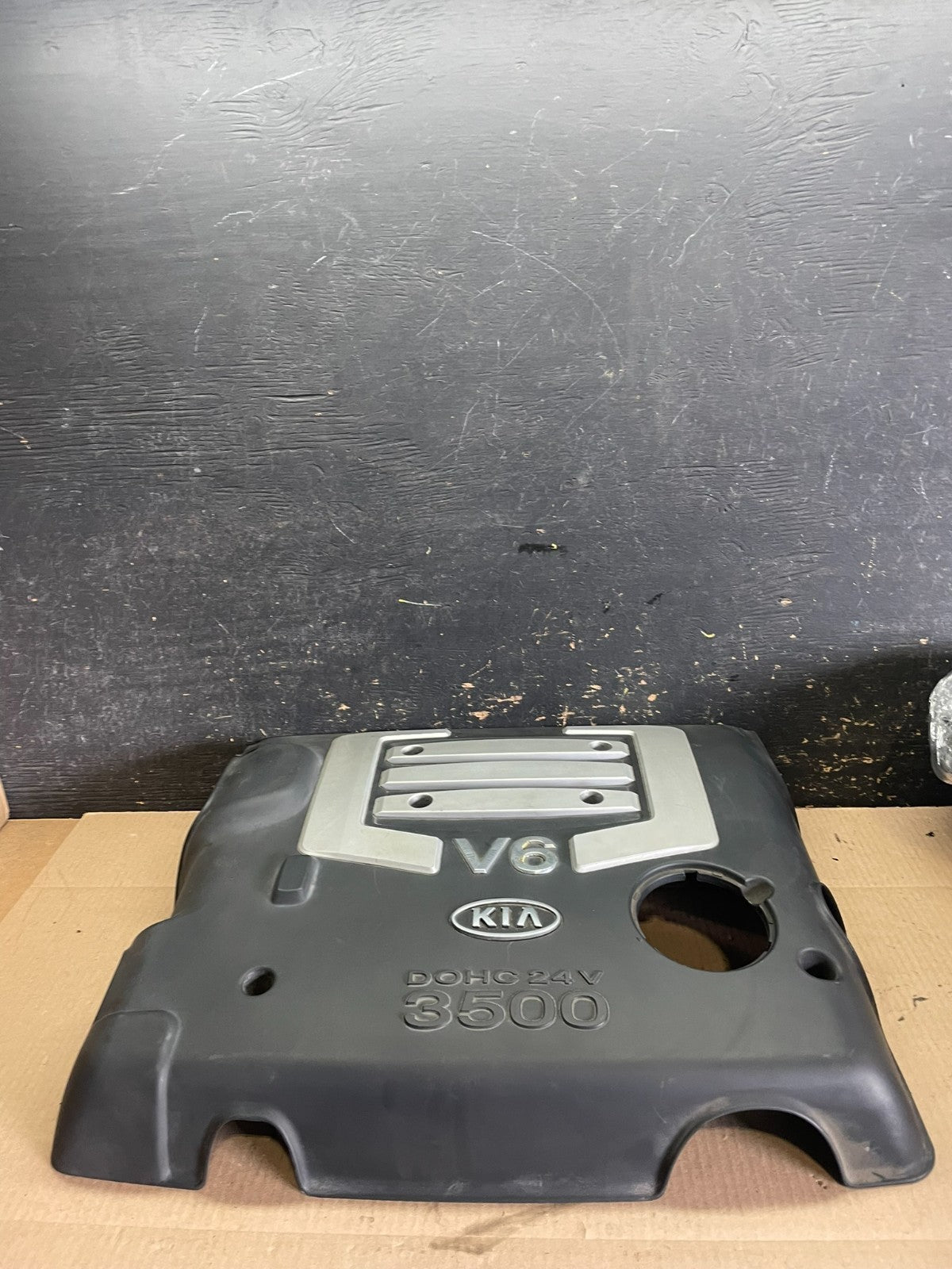 2003 to  2006 Kia Sorento 3.5L V6 Engine Motor Top Lid Cap Cover OEM Z8504 DG3