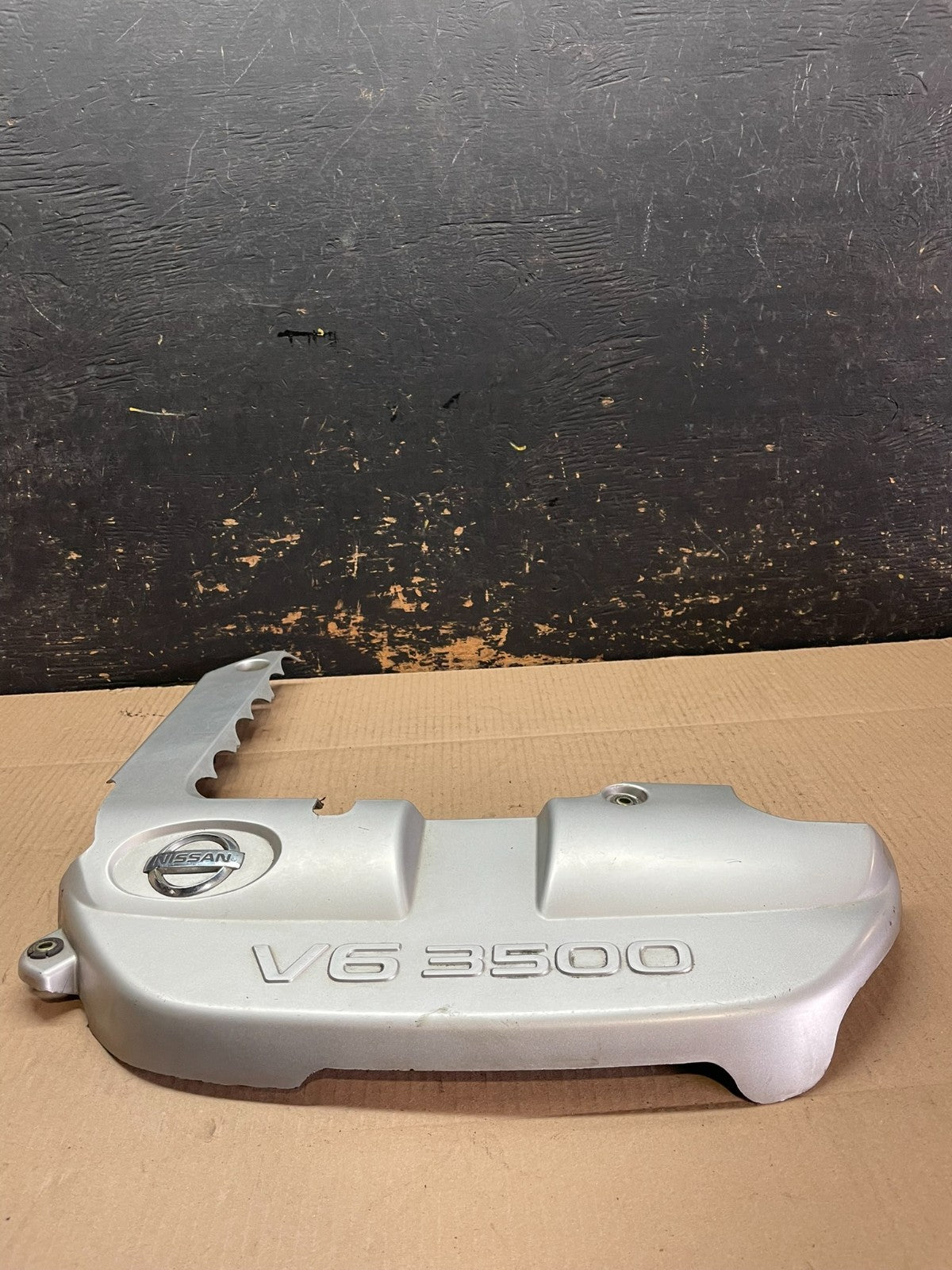 2001 to 2004 Nissan Pathfinder Engine Cover Ornament z8330 DG3