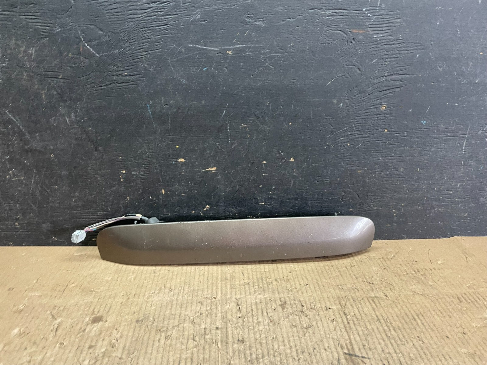 2008-2012 Buick Enclave Trunk Lid Finish Panel Moulding w/ Camera OEM M6087 DG0