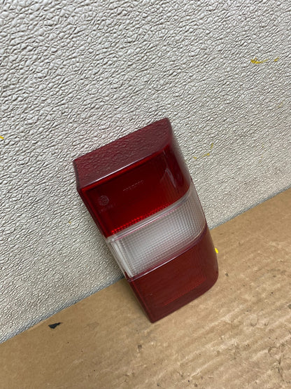 1993 to 1994 Volvo 850 SEDAN Left Driver Side Tail Light Inner Z30102