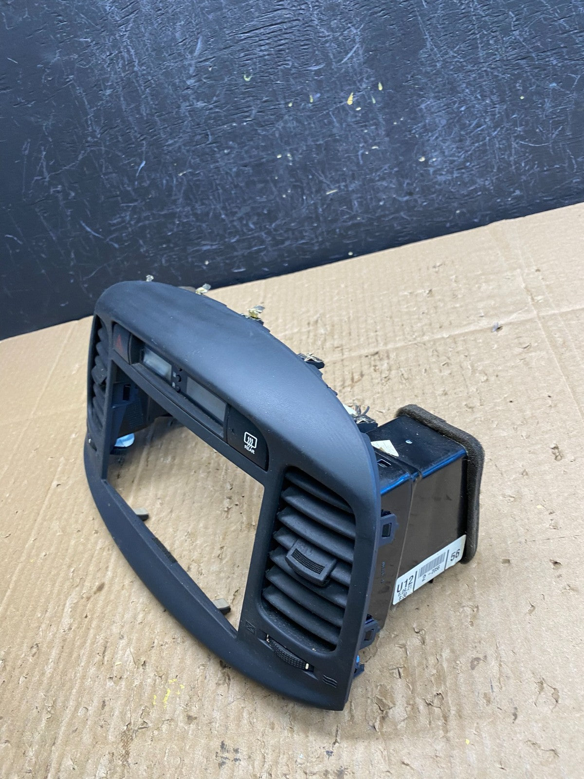 2006 - 2009 Hyundai Accent Center Radio Hazard Air Vent Bezel AD1912 DG2