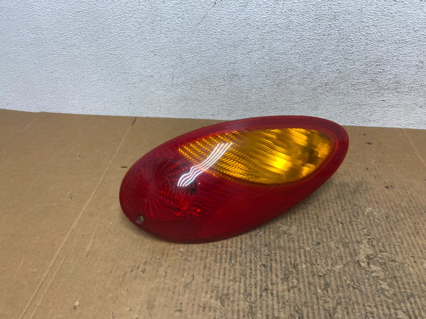 2001 to 2005 Chrysler PT Cruiser Right Passenger Tail Light AE2867 LK0