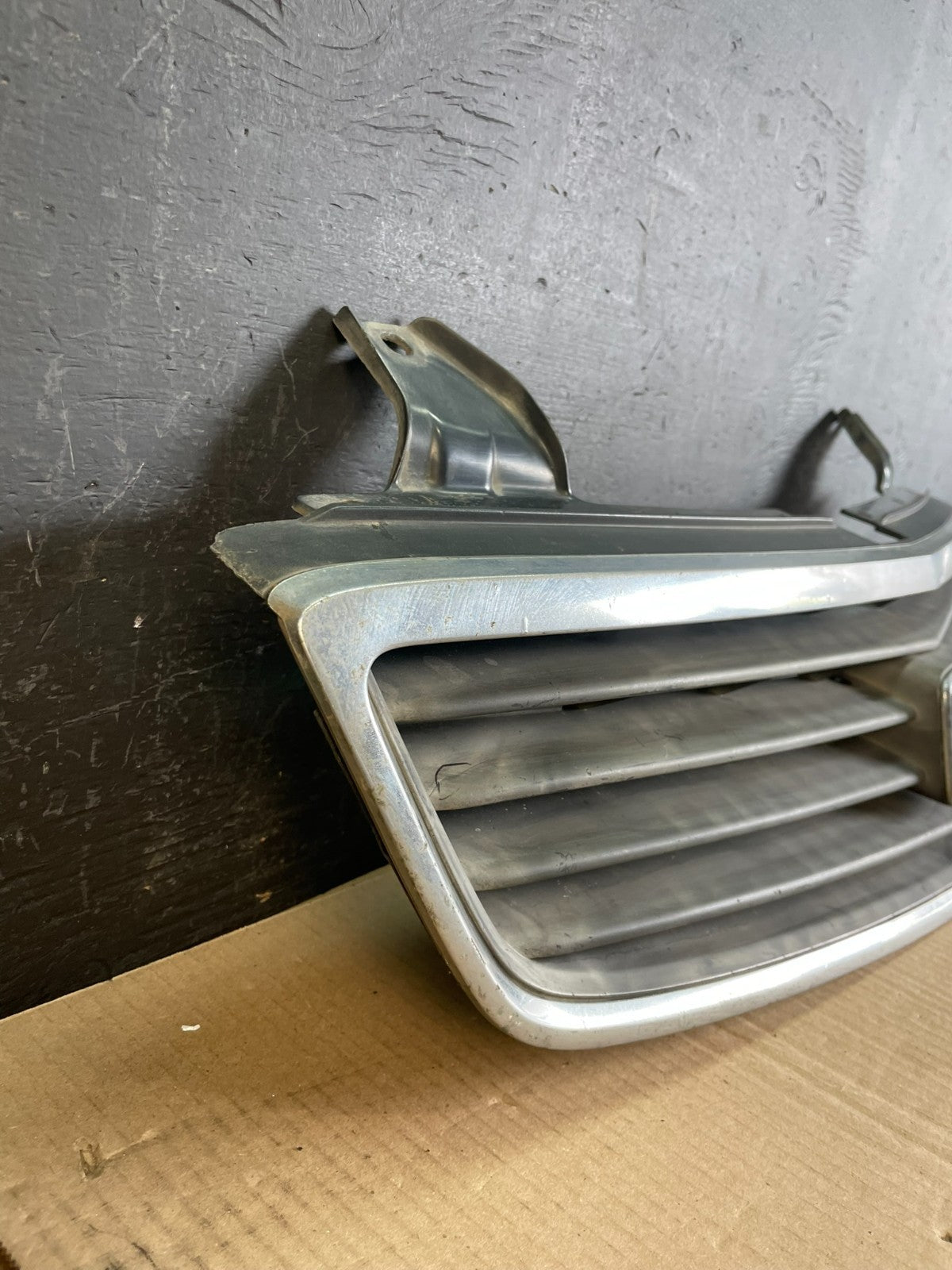 1999 2000 2001 Honda Odyssey  Front Upper Chrome Grille Grill AC2051 DG2