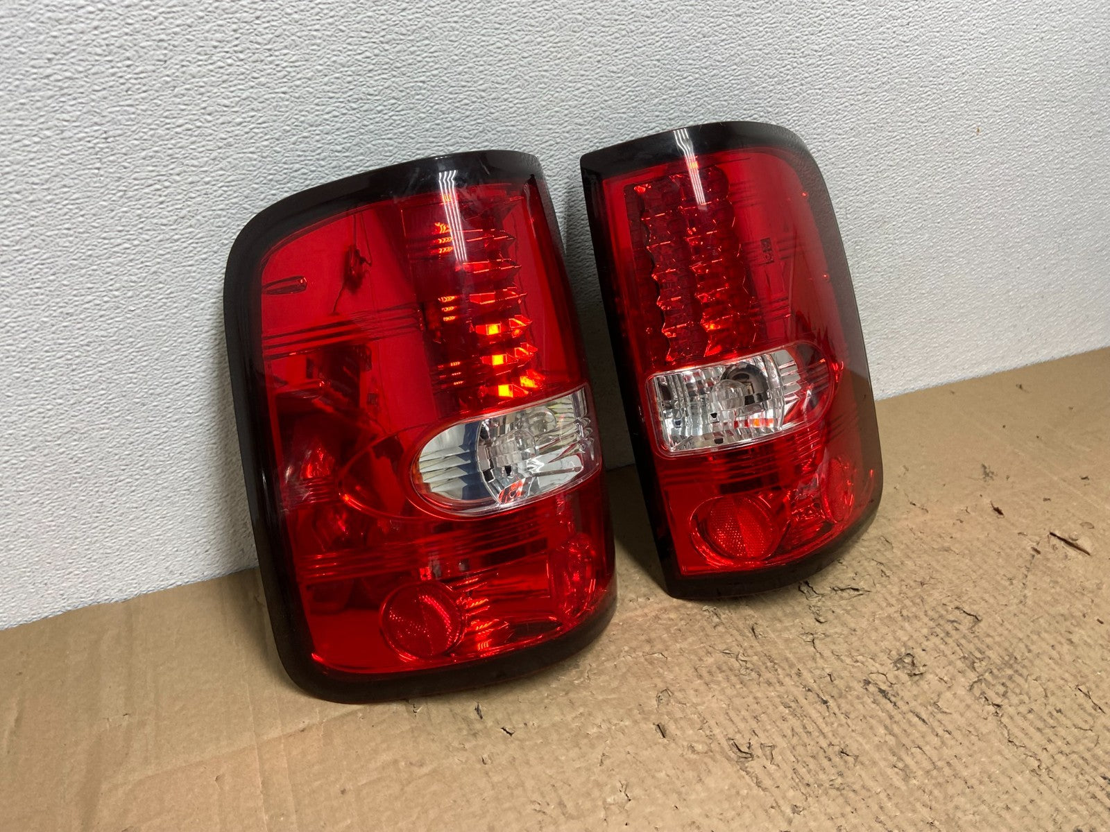 2004 to 2008 Ford F150 F-150 Left+Right Side Tail Light AC55072