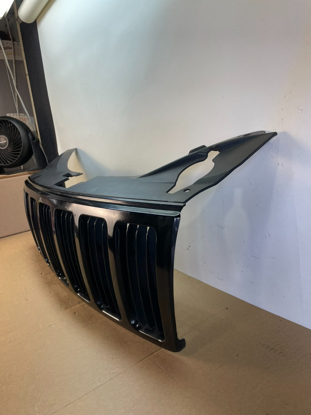 2005 2006 2007 Jeep Grand Cherokee Front Upper Grill Grille AG9869 DG1