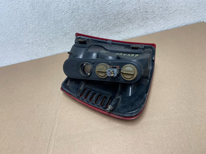 1999 - 2004 Jeep Grand Cherokee WJ Left Driver Lh Tail Light AG6577 DW5