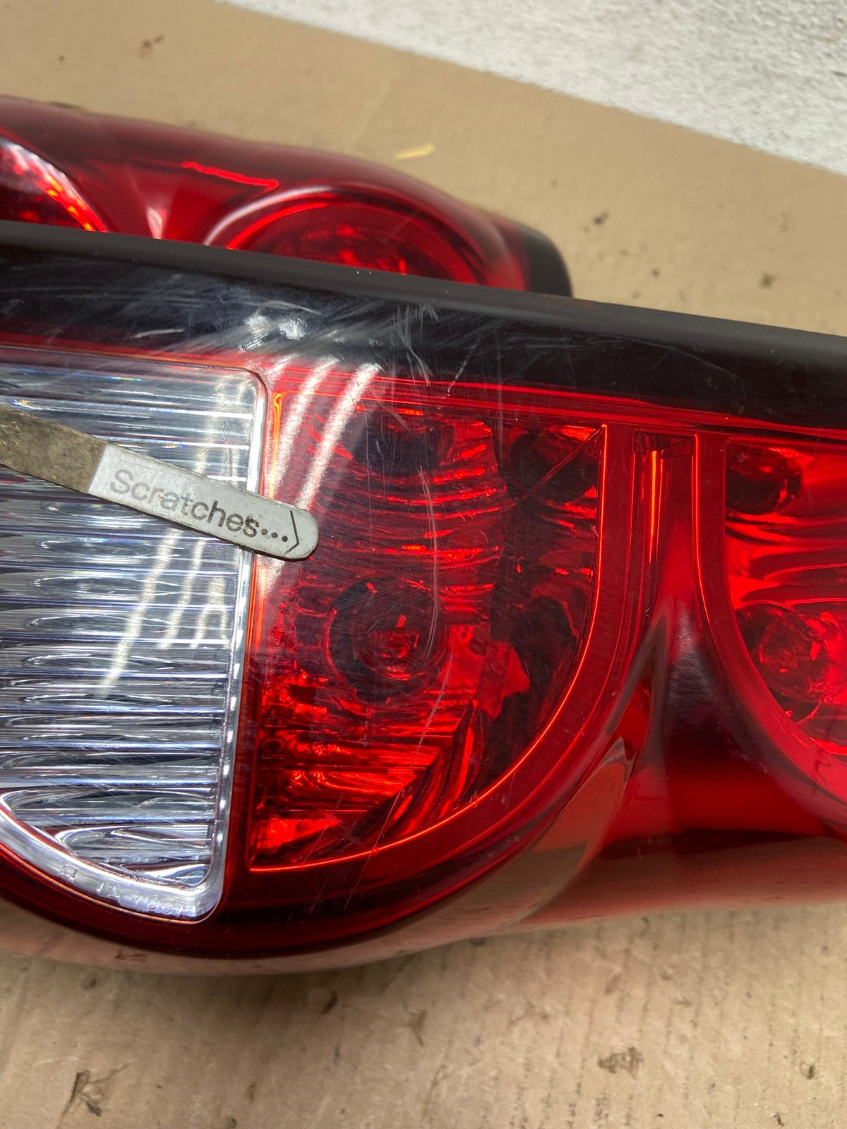2003-2006 Chevrolet Silverado Left + Right Side Tail lights AE8846 LK4