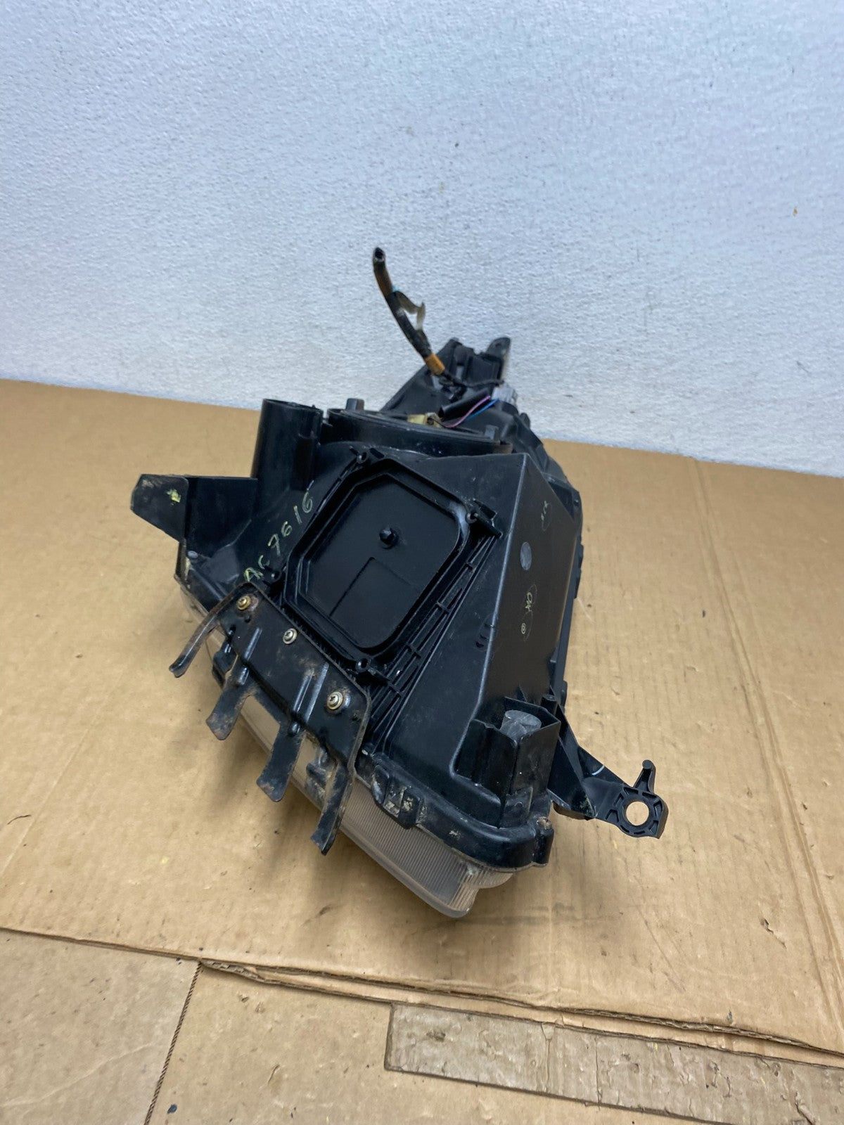 2006-2009 Toyota Prius Left Driver LH Side Headlight Halogen AC7616 DW4