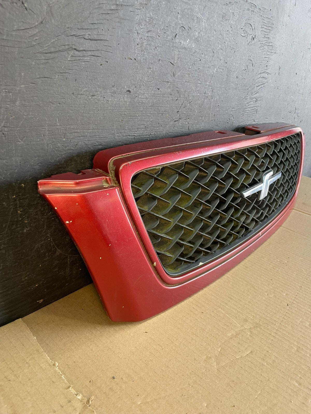 1997 to 2000 Subaru Forester SF5 Front Grill Grille AE35442