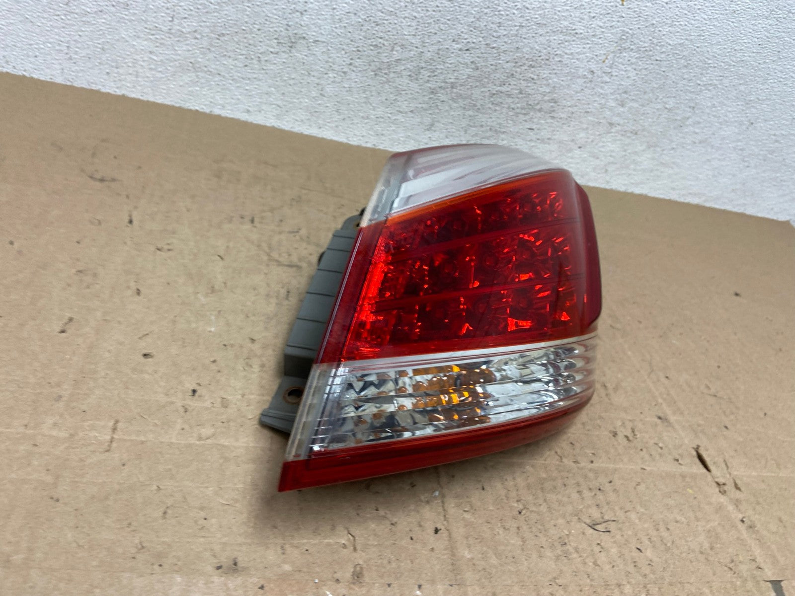 2011 - 2014 Nissan Murano Right Passenger Side RH Tail Light AE6522 LK2