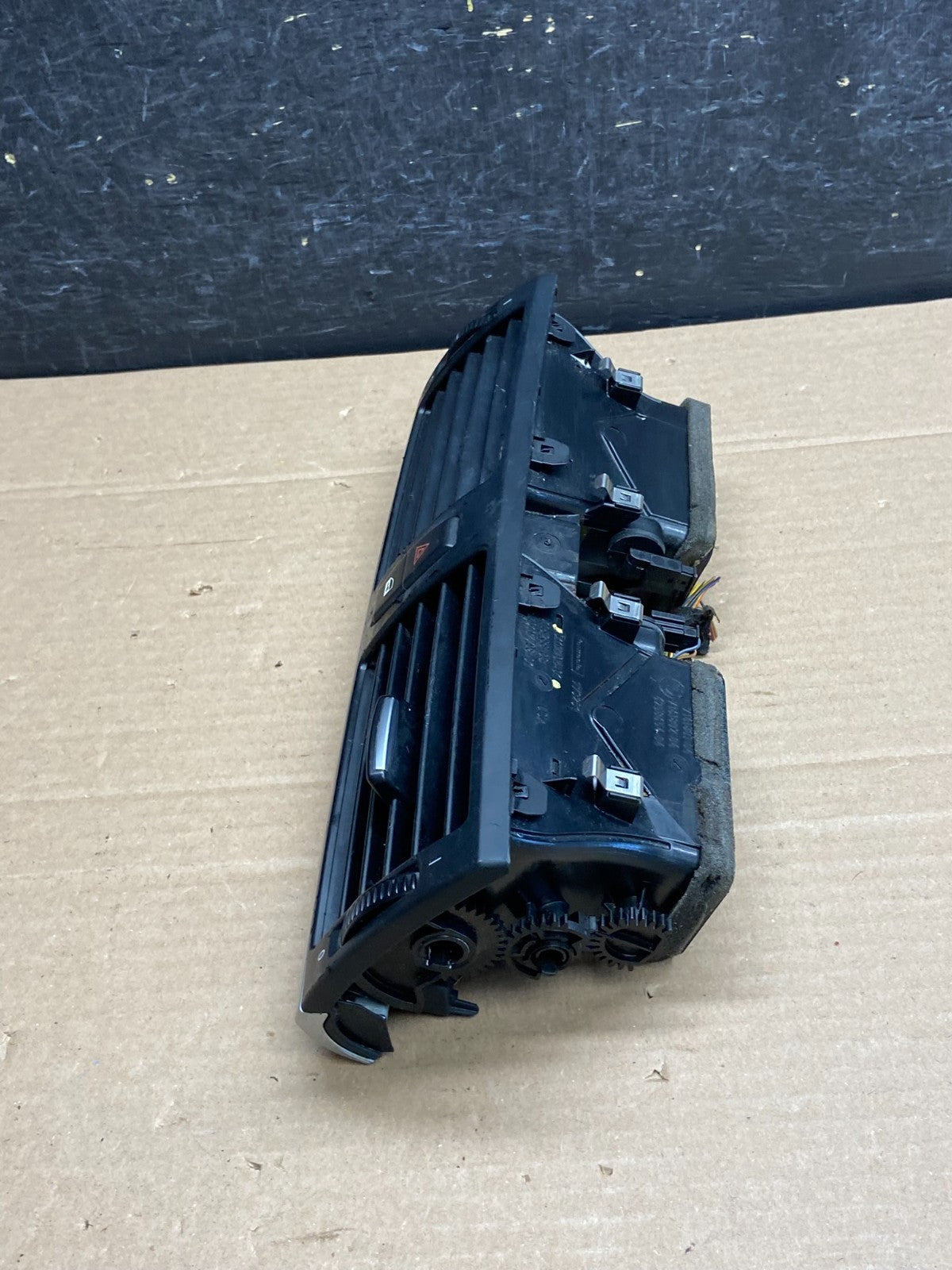 2007 to 2013 BMW X5 X6 Center Console Dash Air Vent AG5108 DG2