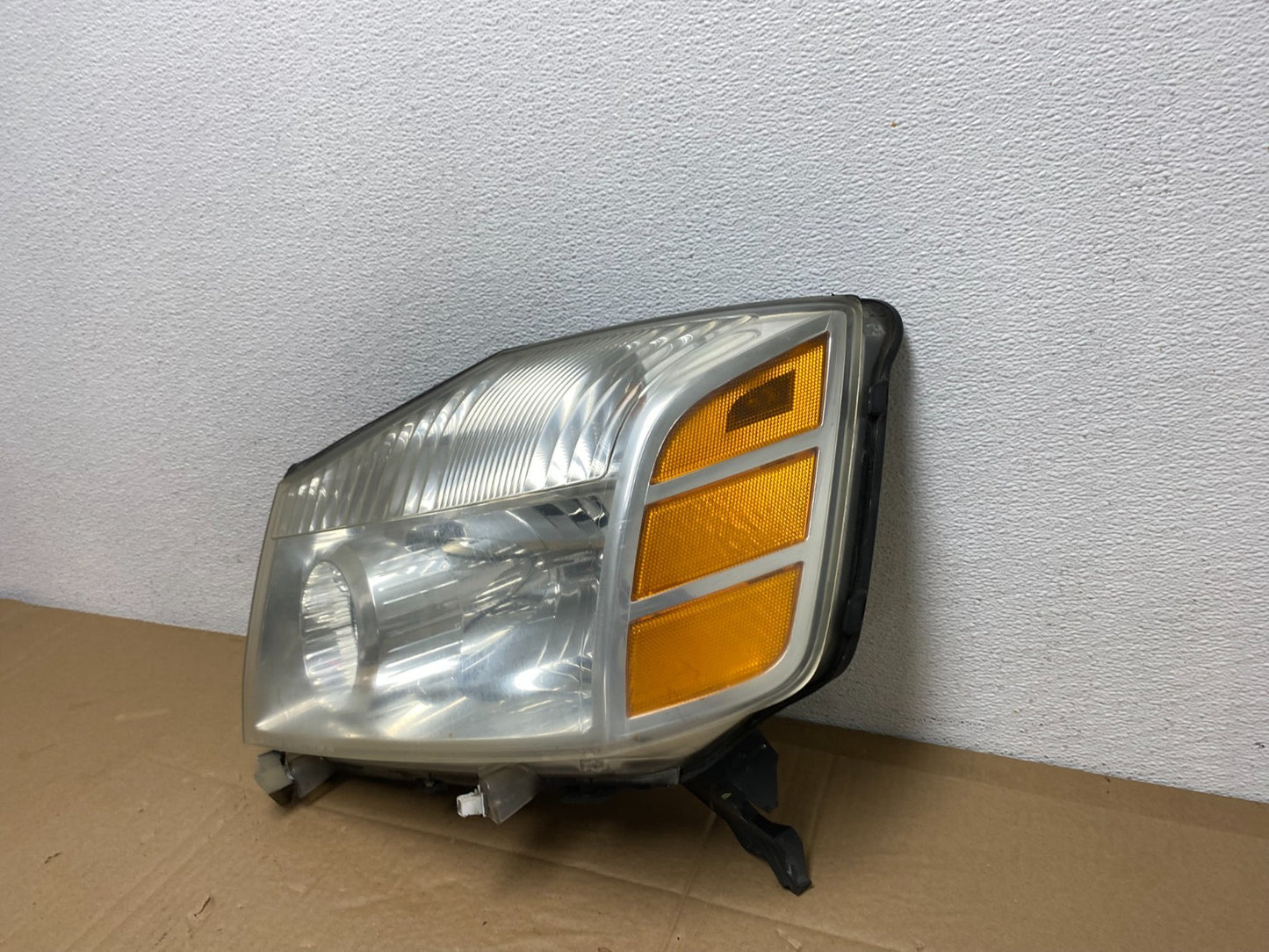 2004 to 2007 Nissan Armada Left Driver Lh Side Headlight Halogen AC3772 DW1