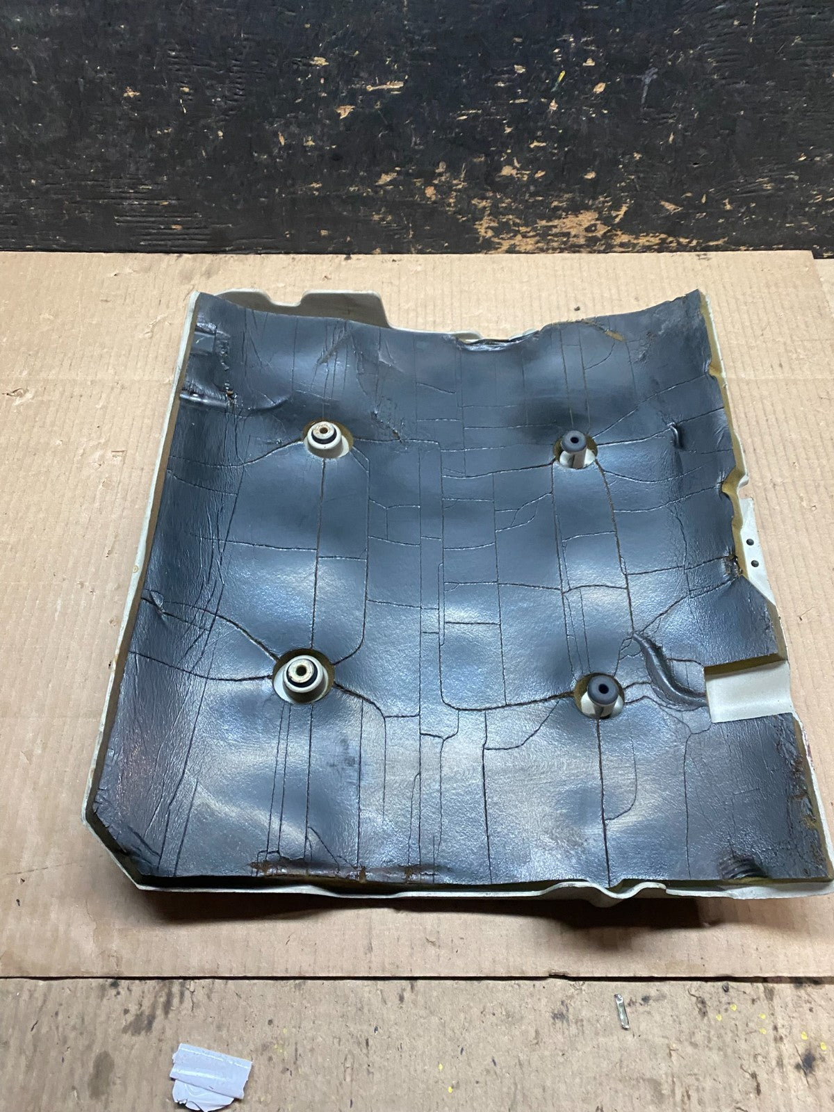 2001 to 2004 Cadillac Deville Seville Northstar Engine Motor Cover W5760 DG7