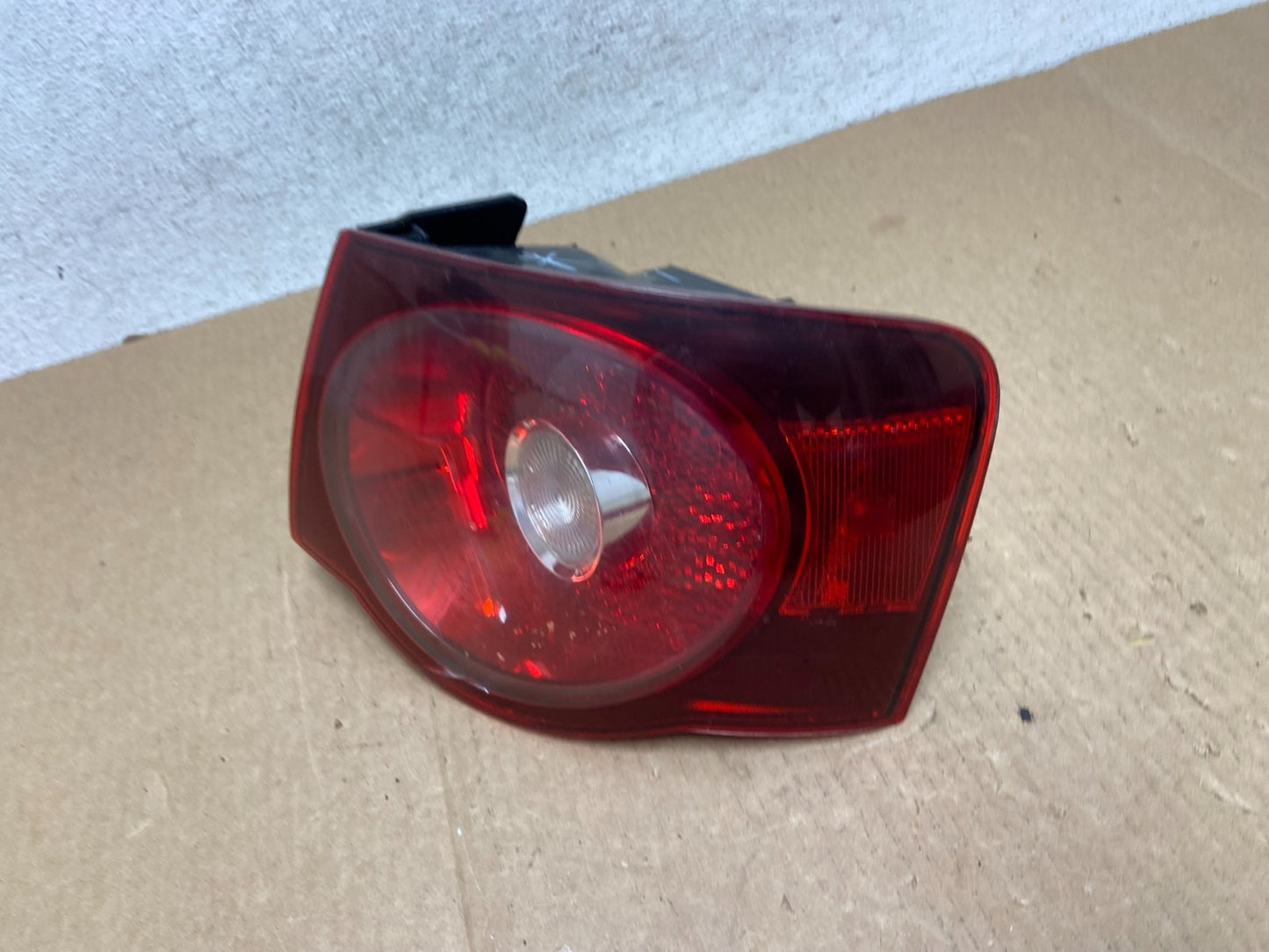 2008 2009 2010 Volkswagen Jetta Right Passenger RH Side Tail Light AF9643 DW1