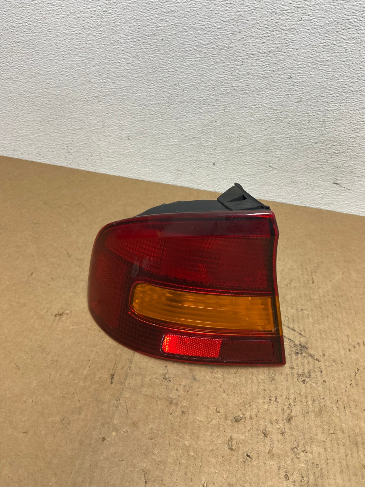 2000 to 2004 Subaru Legacy Left Driver LH Side Tail Light AC3346 LK0