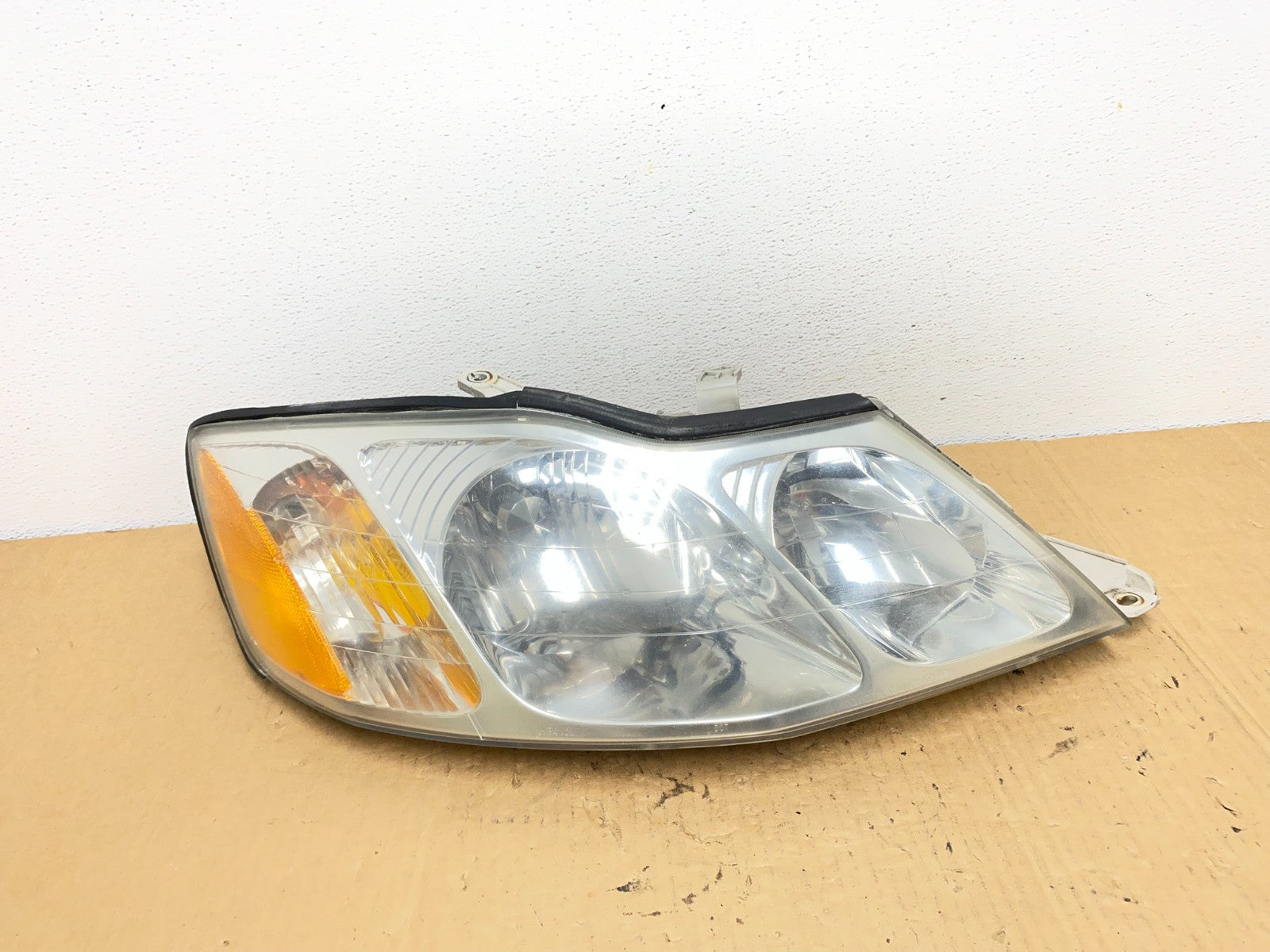 2000-2004 Toyota Avalon Halogen Headlight Right Passenger RH AC7737 DW0