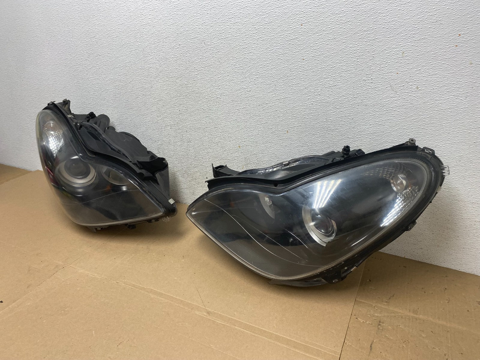 2006 to 2010 Mercedes-Benz CLS550 Left+Right Side Halogen Headlight AF43611