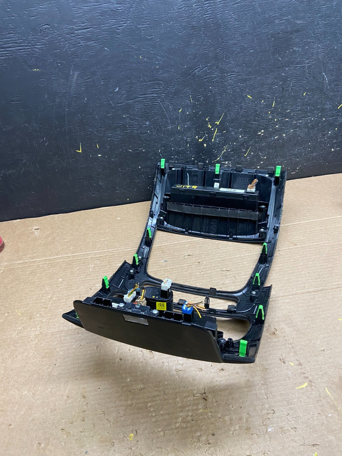 2014 2015 Kia Sorento Center Radio Climate Control Clock Trim Heat Seat W1719 DG4